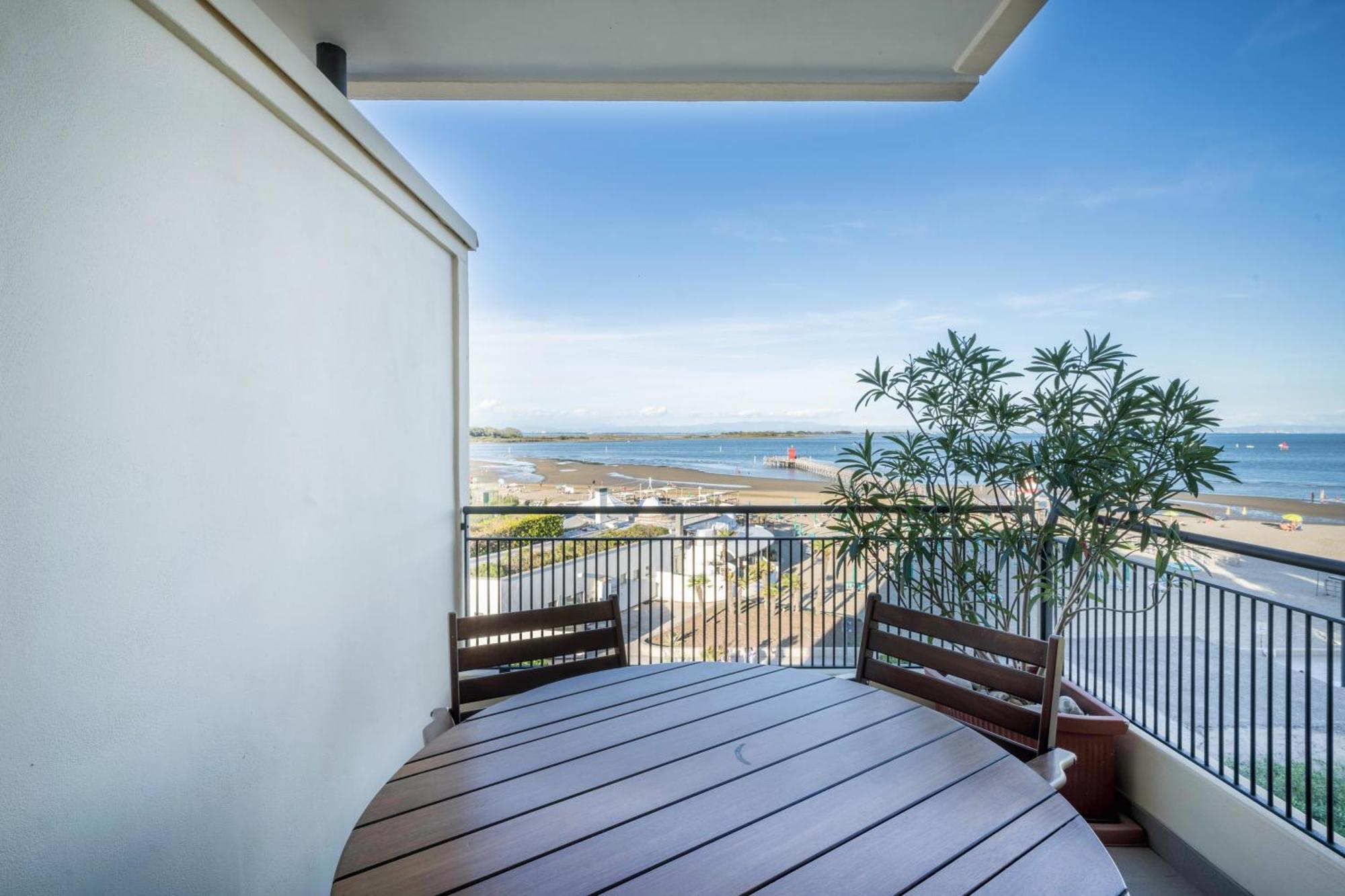 La Terrazza Sul Faro Apartment Lignano Sabbiadoro Ngoại thất bức ảnh